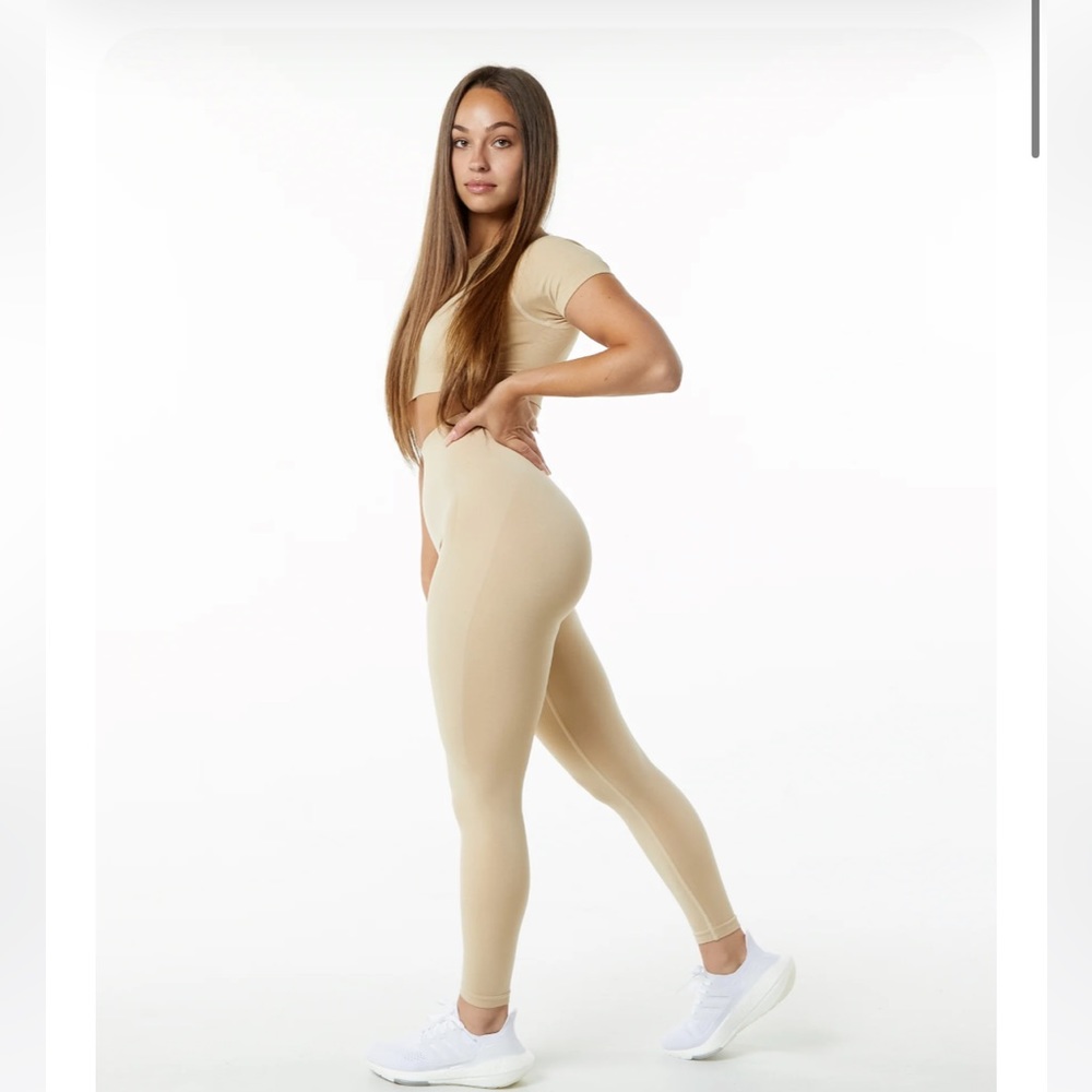Aphalete AMPLIFY LEGGING Women's Seamless Scrunch Legging. Brand new